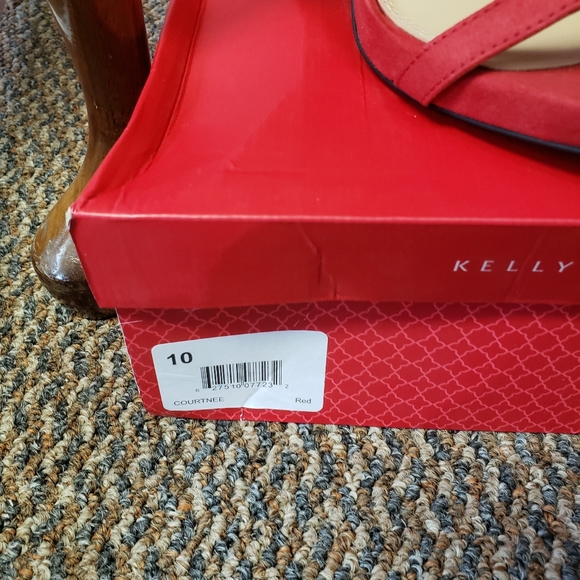 Kelly & Katie - Courtnee - Picture 2 of 3